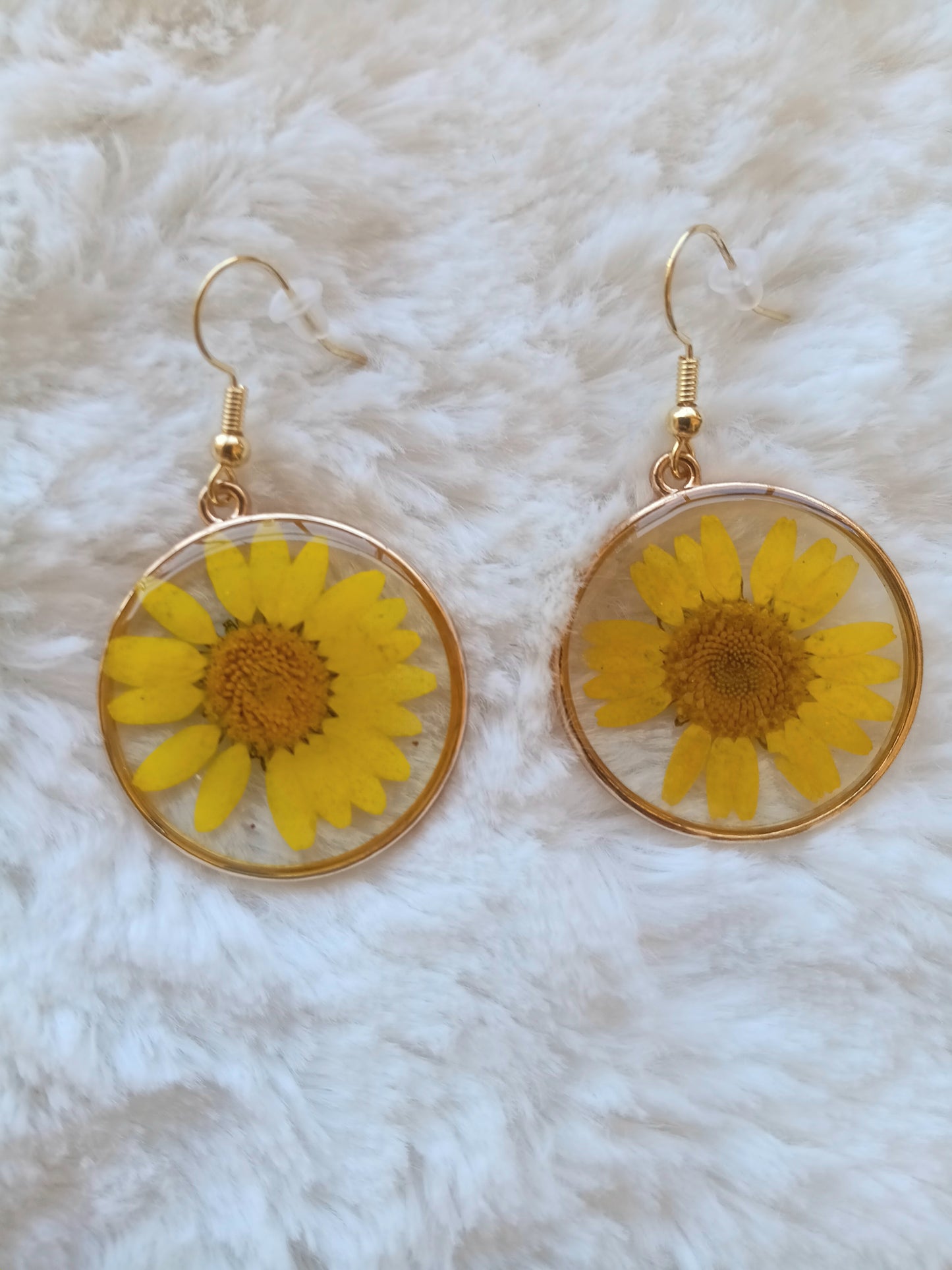 Gorgeous Dried Flower Round Earrings