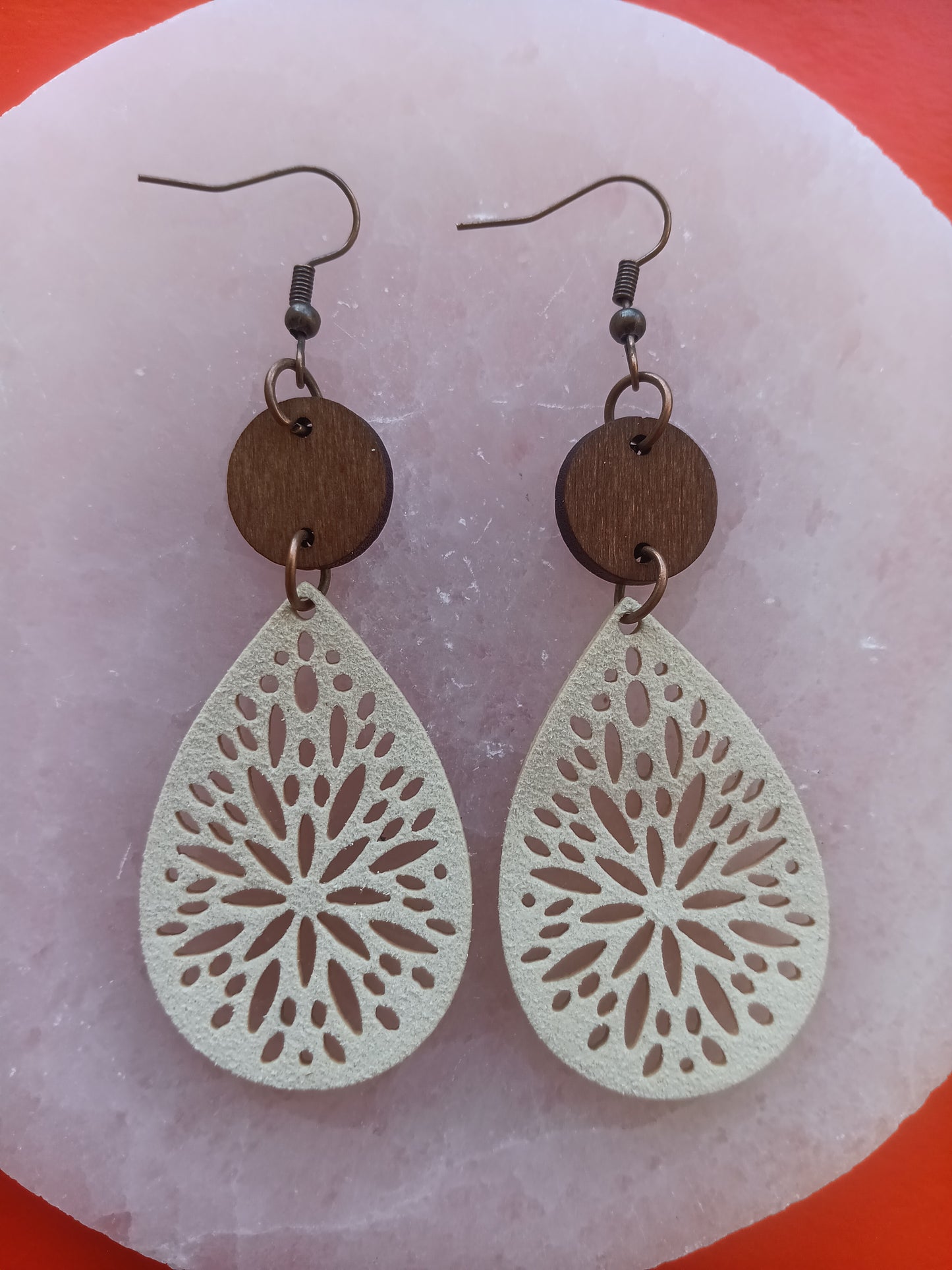 Gorgeous Feather Light Bohemian Earrings Cream