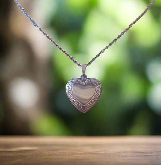 Gorgeous Swirl Heart Pendant Necklace w/ 18 inch Chain