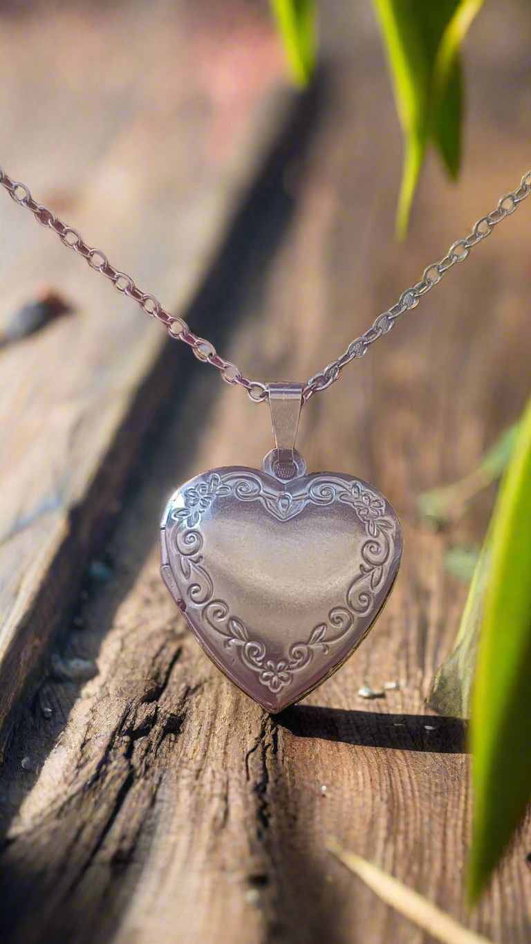 Gorgeous Floral Swirl Heart Pendant Necklace w/ 18 inch Chain