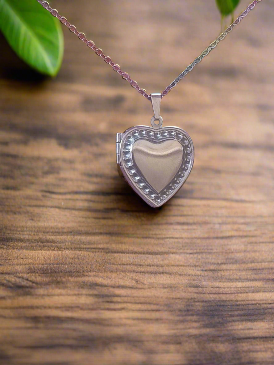 Gorgeous Heart Pendant Necklace w/ 18 inch Chain